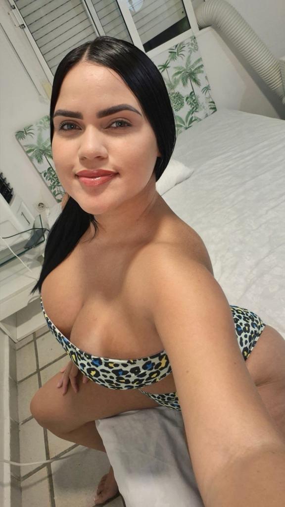 Chica busca chico en Granada: Chica busca chico