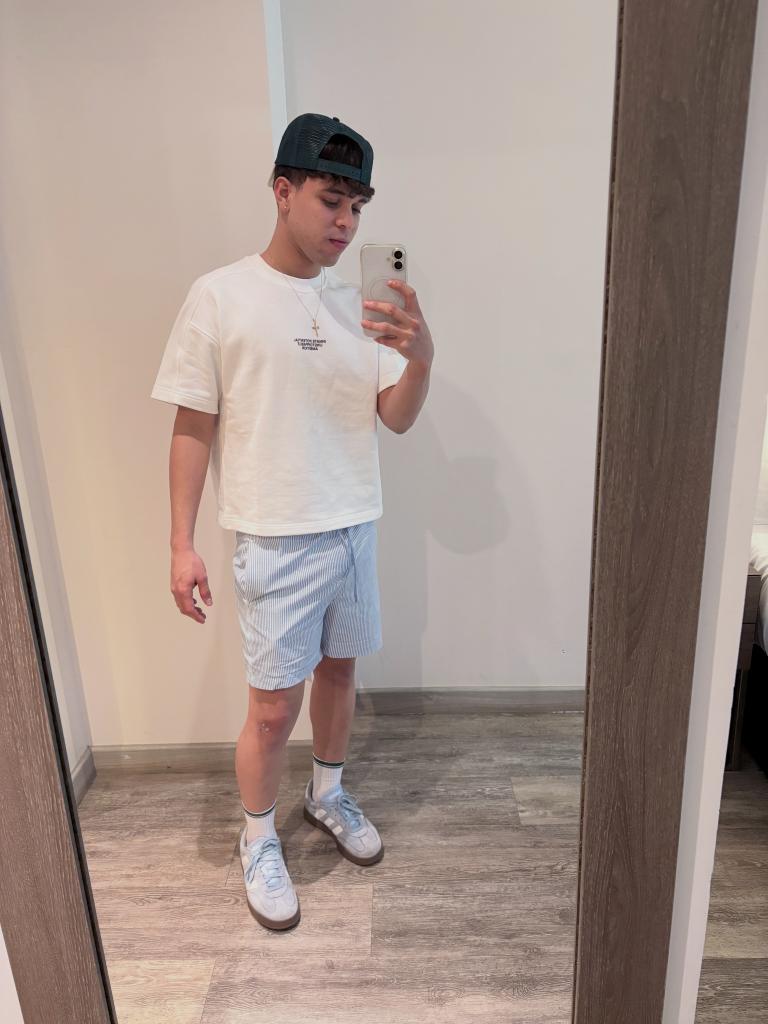 Chico busca chica en Sevilla: 