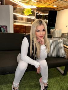 682180510: Chica busca chico en Gerona