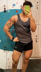 672044911: Chico busca chica en Valencia