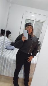 641773093: Chica busca chico en Gerona