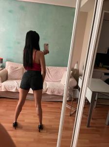 607440948: Chica busca chico en Madrid