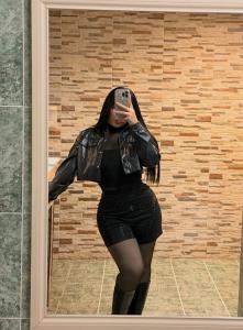 623533506: Chica busca chico en Sevilla
