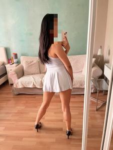 607440948: Chica busca chico en Madrid