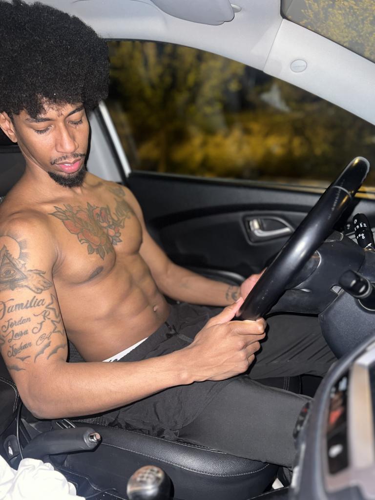 614911903: Chico busca chica en Valencia