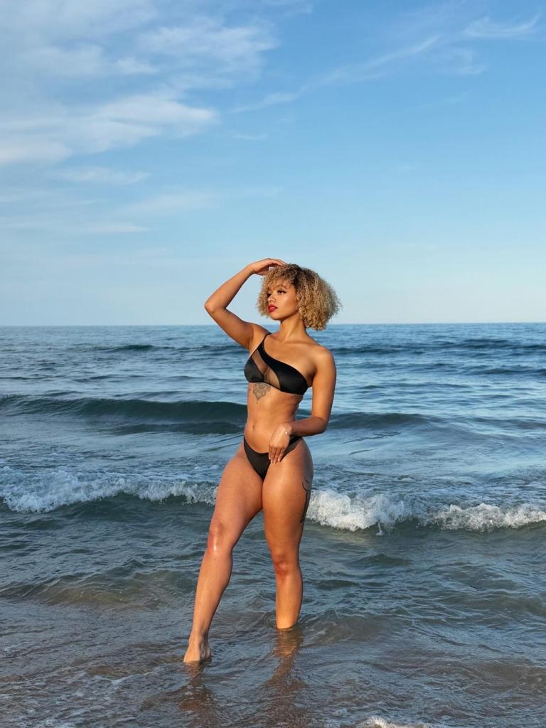 649828074: Chica busca chico en Sevilla