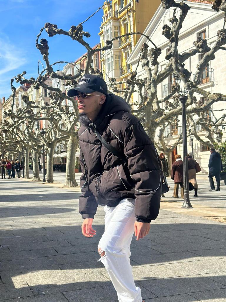 Chico busca chica en Almería: 