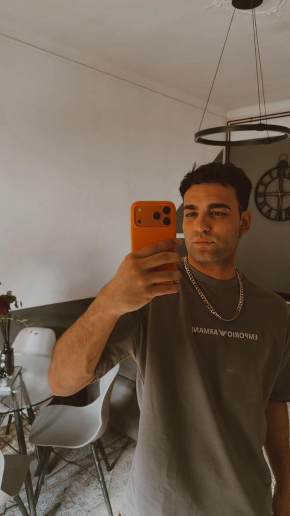 612557075: Chico busca chica en Barcelona