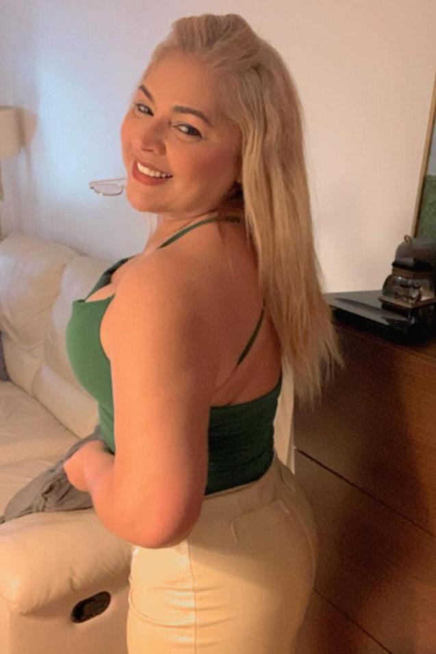 613384601: Chica busca chico en La Coruña