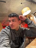 697165304: Chico busca chica en Cantabria