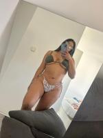 647317855: Chica busca chico en Sevilla
