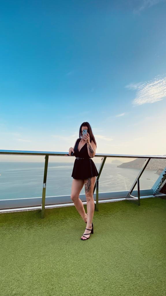 Chica busca chico en Alicante: Chica busca chico