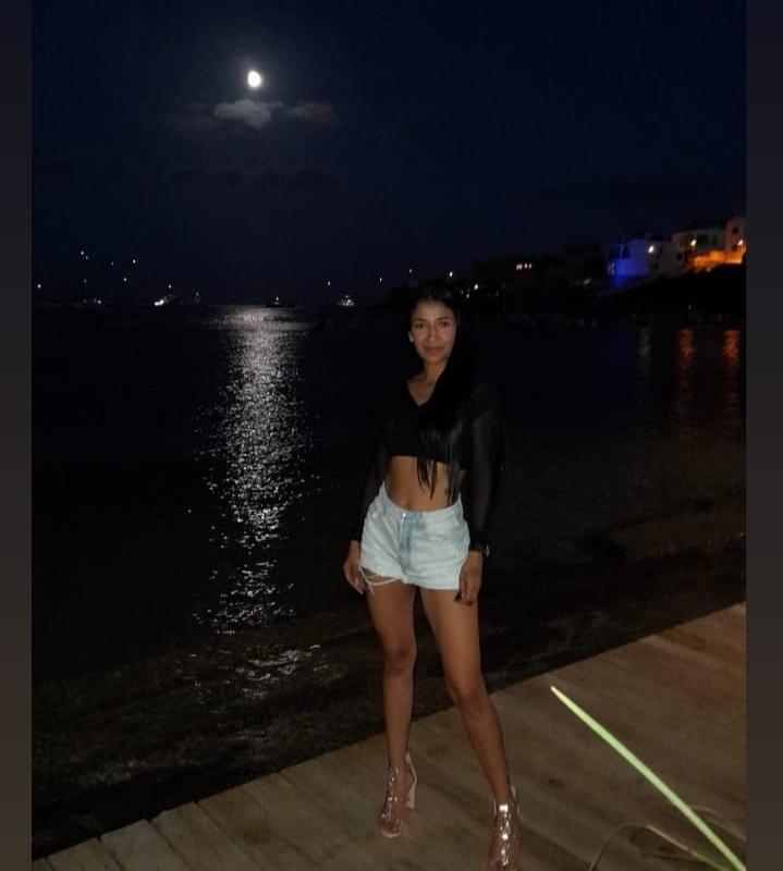 Chica busca chico en Ibiza: 