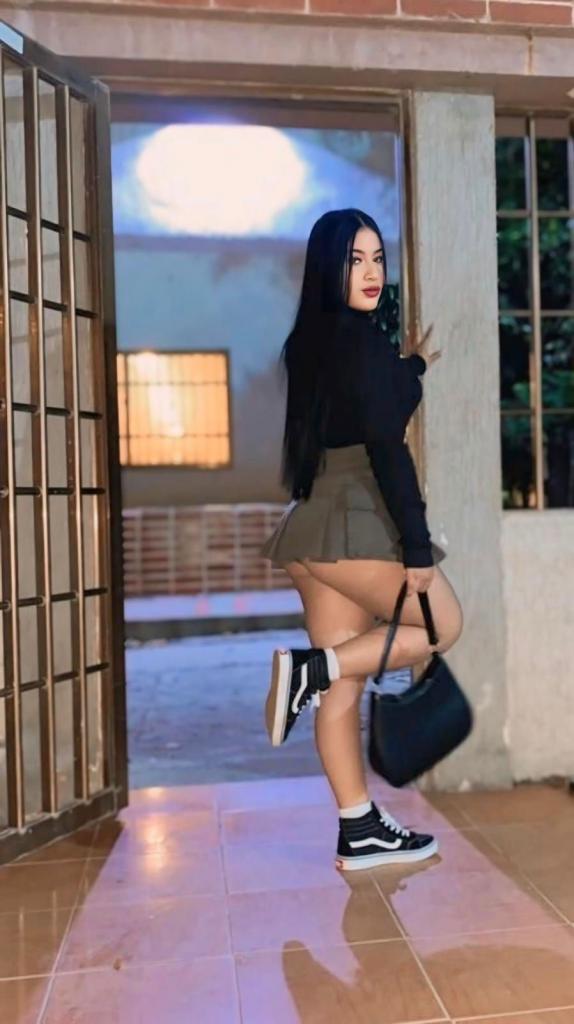 672563510: Chica busca chico en Barcelona