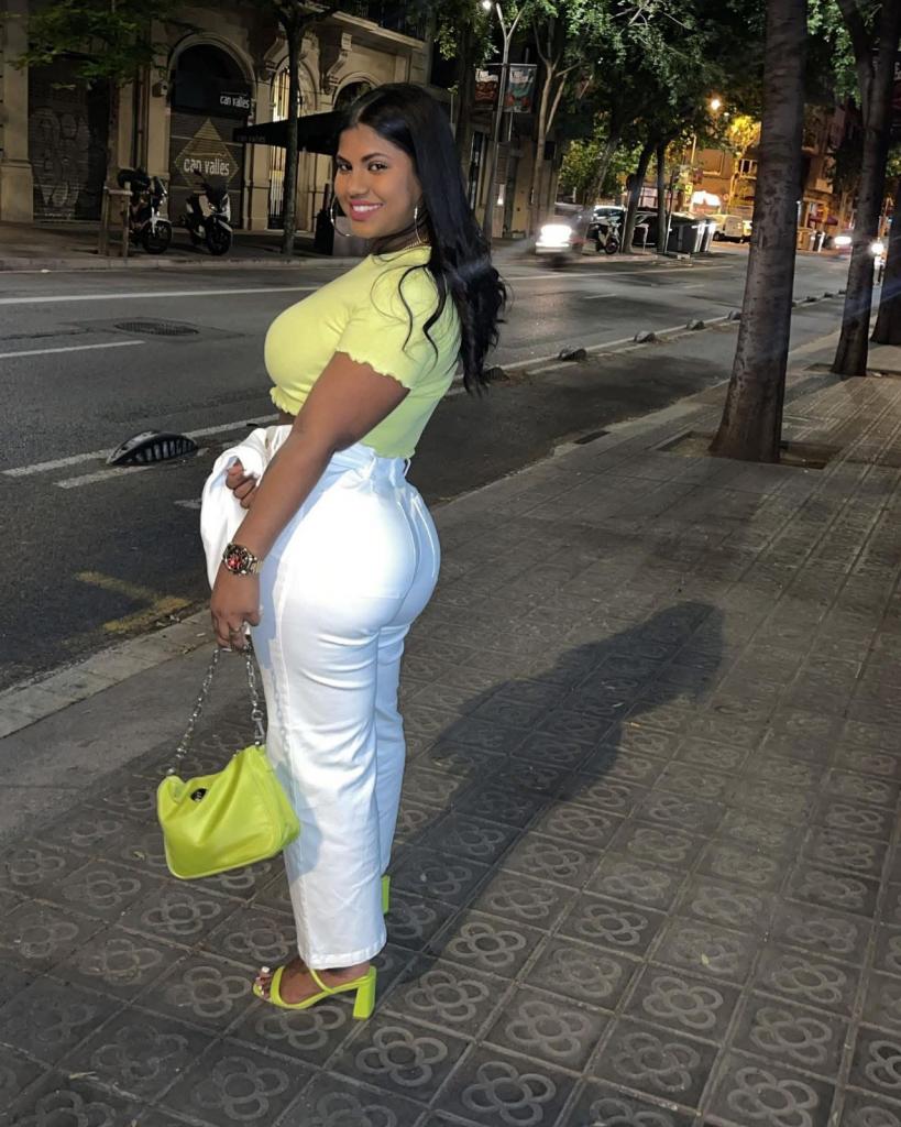 670065554: Chica busca chico en Barcelona