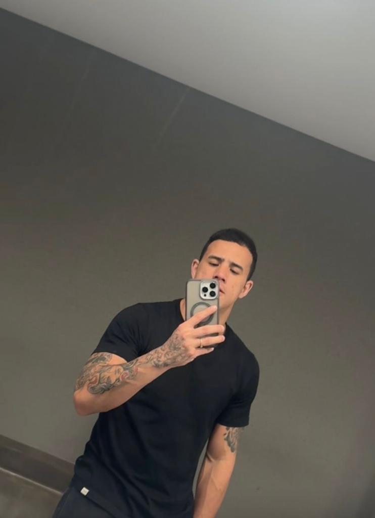 633872353: Chico busca chica en Barcelona