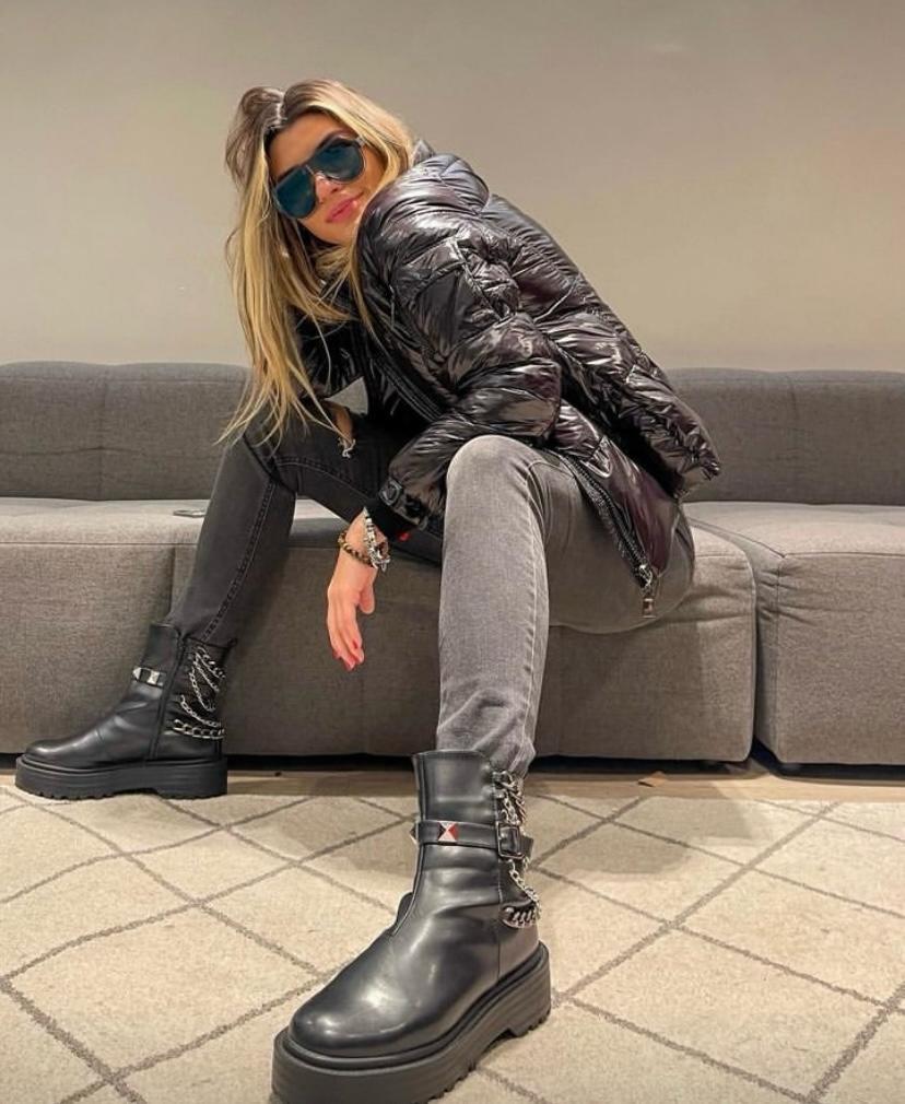 Chica busca chico en Mallorca: 