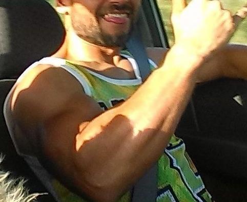 Chico busca chica en Sevilla: 