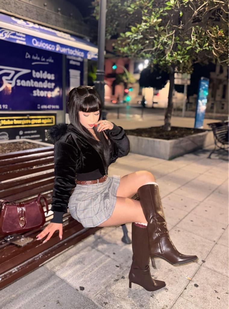 Chica busca chico en Cantabria: Chica busca chico