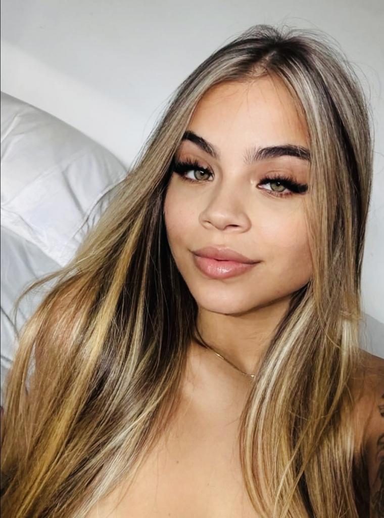 695120408: Chica busca chico en Barcelona