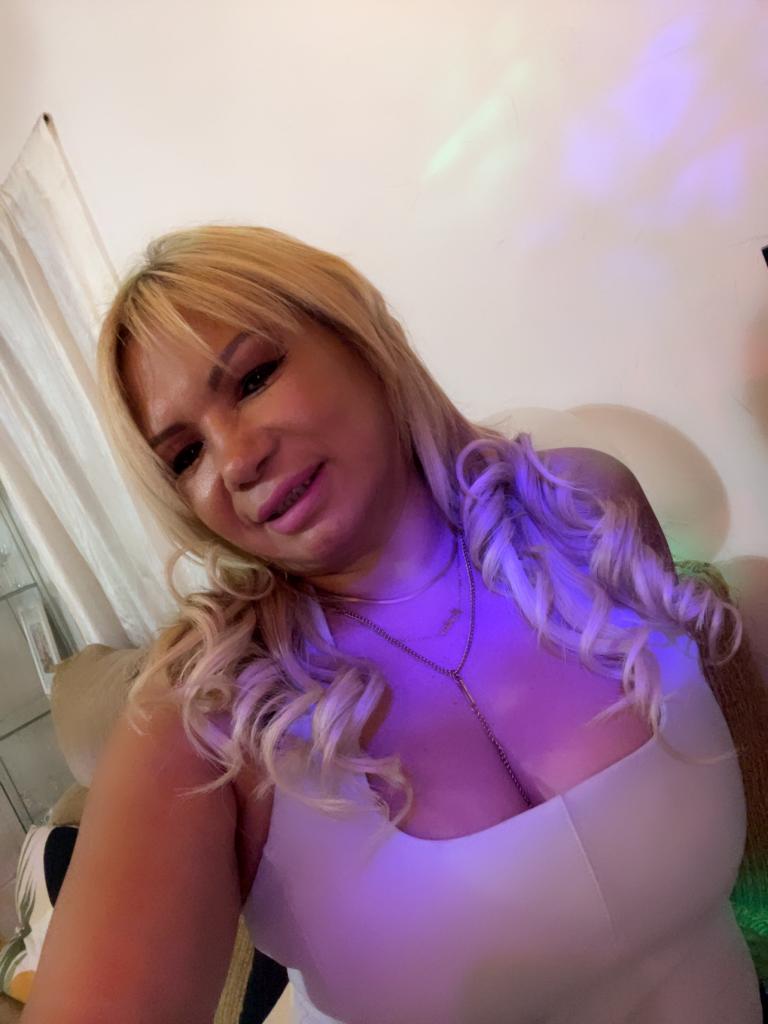 689580218: Chica busca chico en Lérida