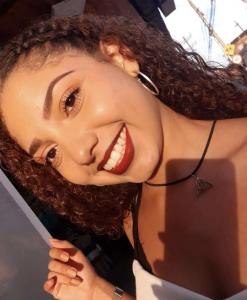 613434096: Chica busca chico en Barcelona