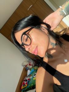 610992667: Chica busca chico en Barcelona