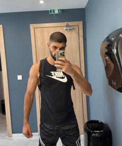 614744927: Chico busca chica en Lérida