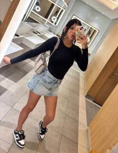 614210813: Chica busca chico en Barcelona