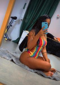 613215488: Chica busca chico en Valencia