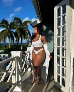 632490769: Chica busca chico en Gerona