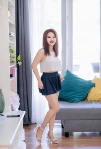 698271196: Chica busca chico en Gerona