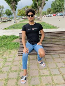 603643710: Chico busca chica en Barcelona