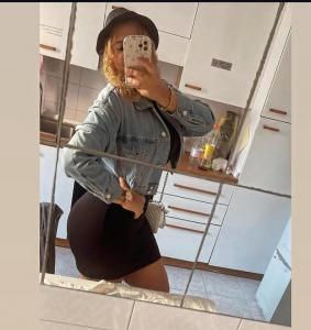 690266476: Chica busca chico en Barcelona