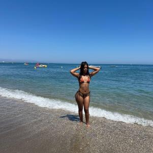 697419204: Chica busca chico en Barcelona