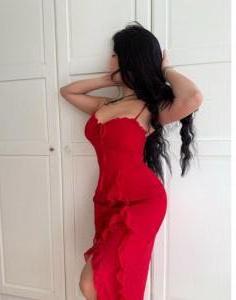 687747160: Chica busca chico en Barcelona