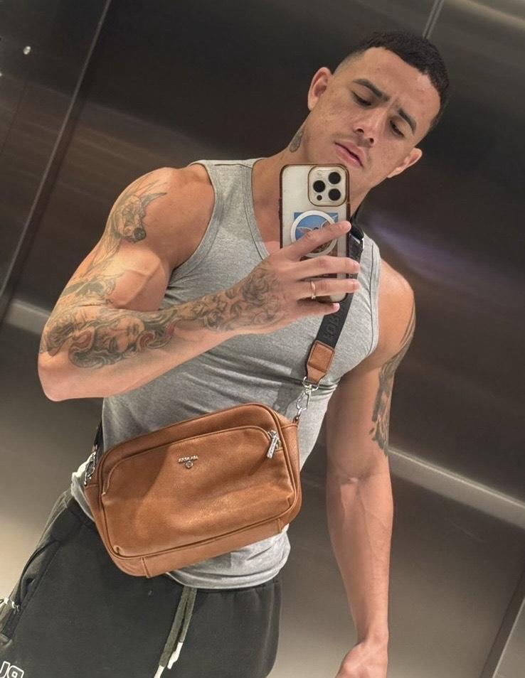 633872353: Chico busca chica en Barcelona