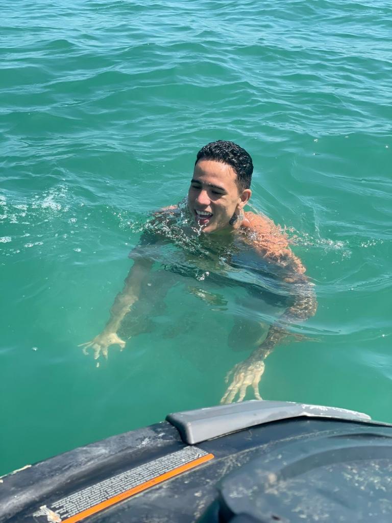 633872353: Chico busca chica en Barcelona