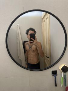 664403802: Chico busca chica en Valencia