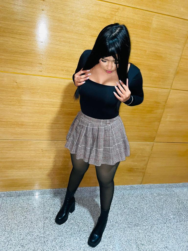 613891250: Chica busca chico en Barcelona