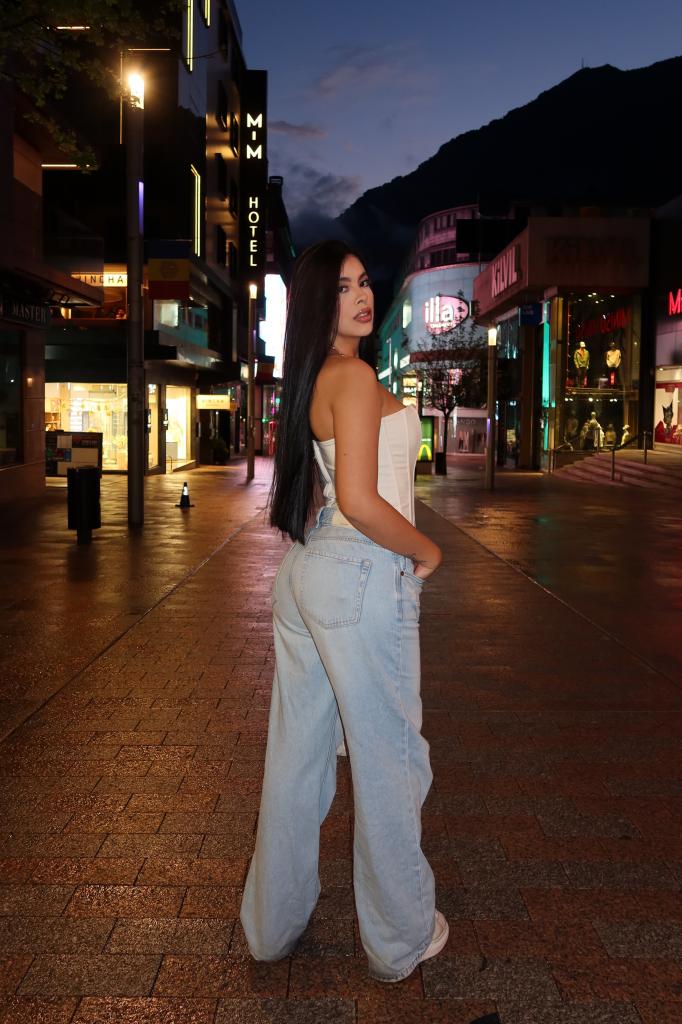 663656846: Chica busca chico en Zaragoza