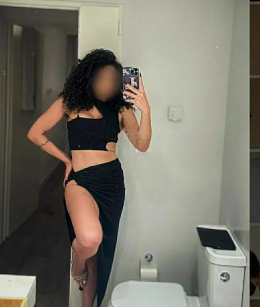 643531701: Chica busca chico en Sevilla