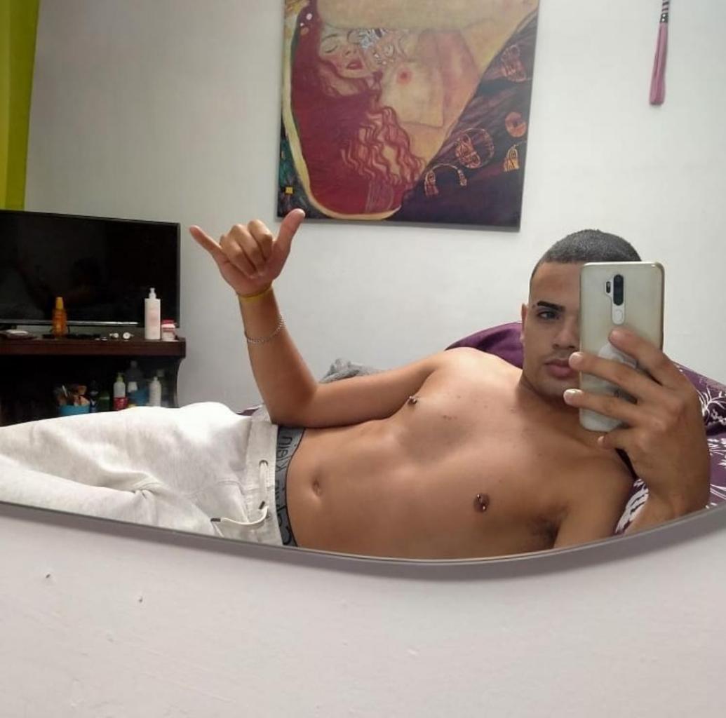 654892695: Chico busca chica en Lugo