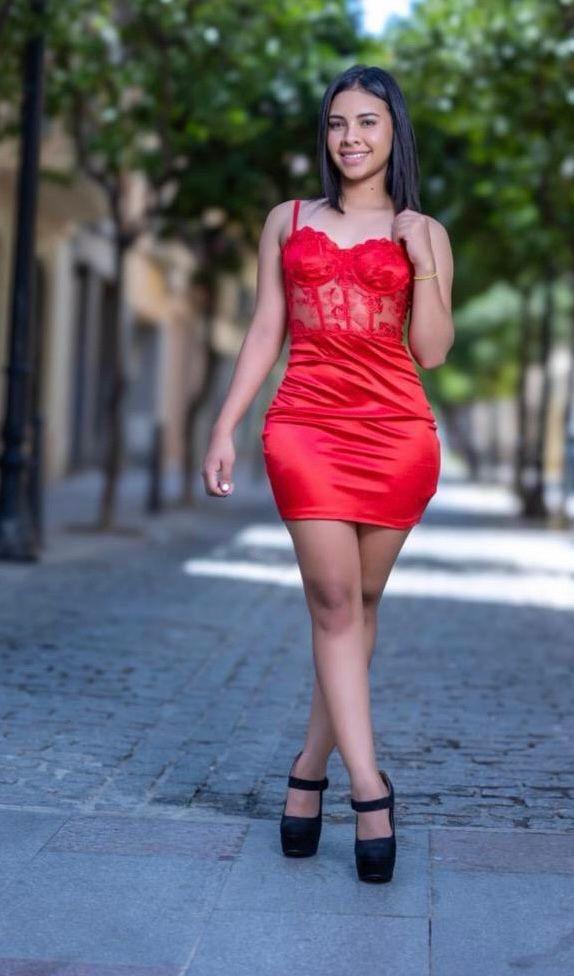 617256321: Chica busca chico en Barcelona