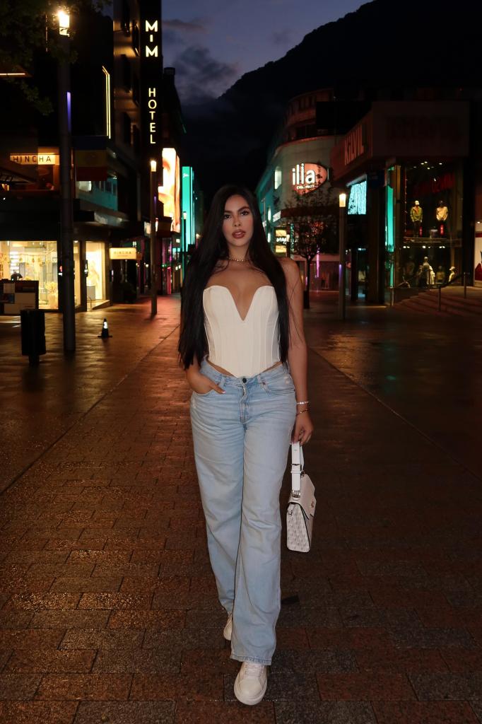663656846: Chica busca chico en Zaragoza