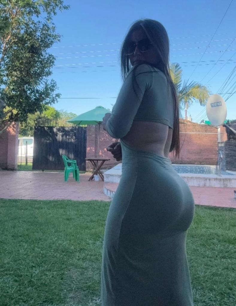 743049207: Chica busca chico en La Coruña