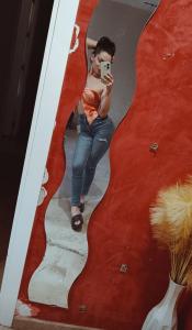 664320779: Chica busca chico en Sevilla