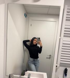 617256321: Chica busca chico en Barcelona