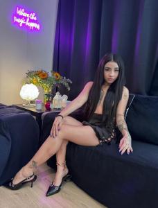 662375513: Chica busca chico en Ibiza