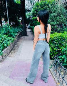 662375513: Chica busca chico en Ibiza